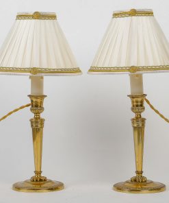 Paire de flambeaux d’époque Directoire en bronze ciselé et doré, montée en lampes